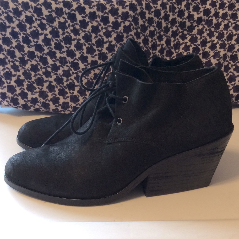 Eileen Fisher Vero Cuoio black suede laced heeled Fall ankle boots size 8